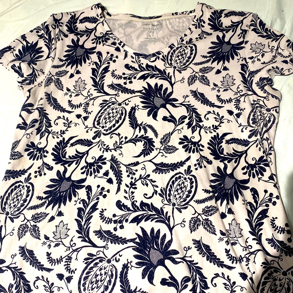 Croft & Barrow short sleeve blouse. L